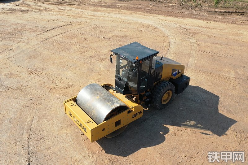 山工520F（国四）压路机整机外观