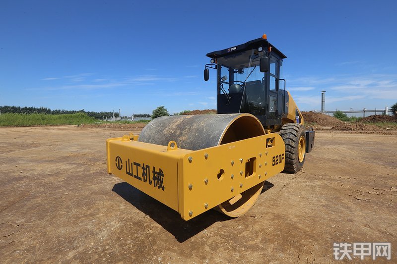 山工520F（国四）压路机整机外观