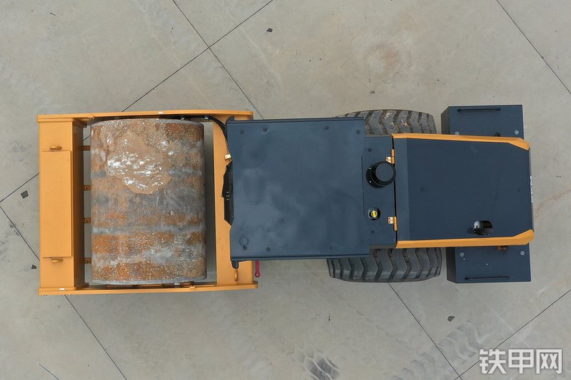 山工668F（国四）装载机整机外观