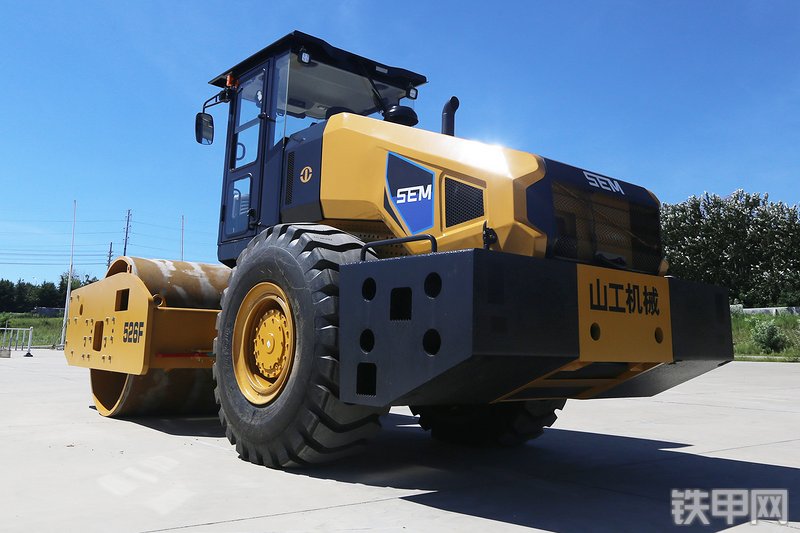 山工668F（国四）装载机整机外观