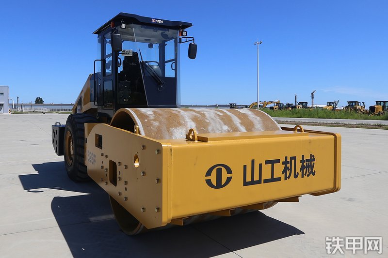 山工668F（国四）装载机整机外观