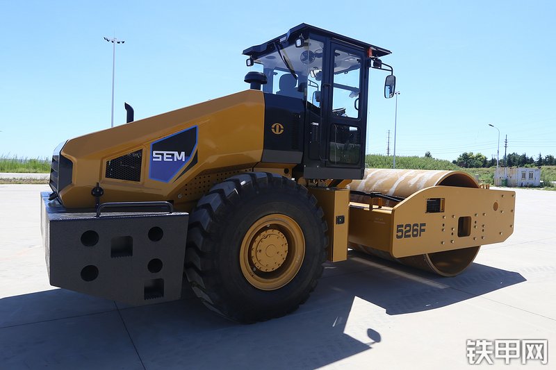 山工668F（国四）装载机整机外观