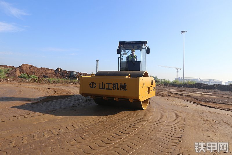 山工668F（国四）装载机整机外观