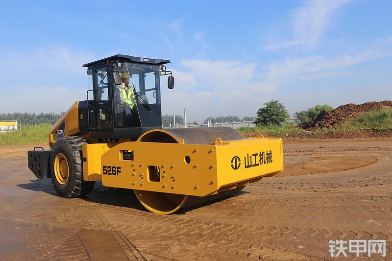 山工668F（国四）装载机整机外观