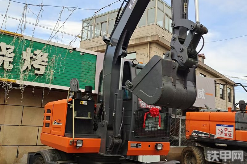 卡诺威K75W挖掘机整机外观