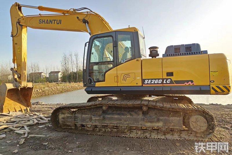 山推SE260LC-9挖掘机整机外观