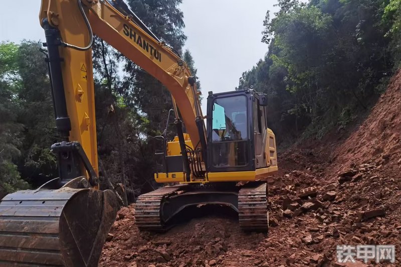 山推SE135-10W挖掘机图解( )