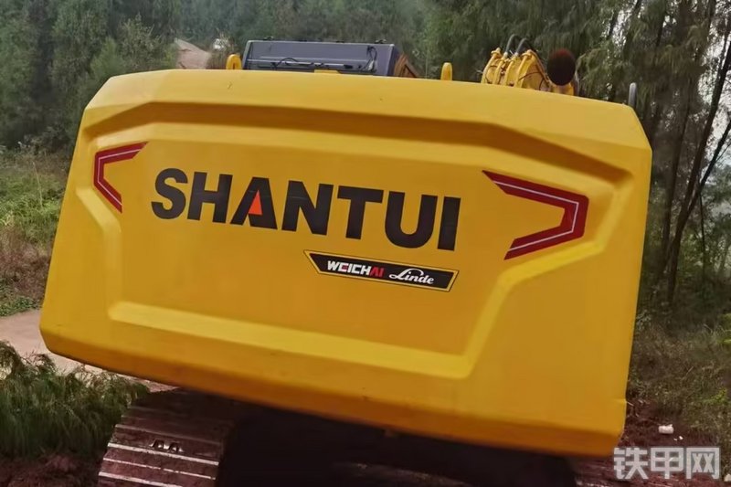 山推SE135-10W挖掘机局部