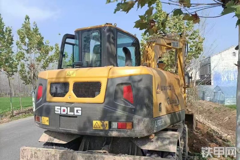 山东临工LG80H挖掘机整机外观