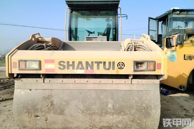 山推srd13c6双钢轮压路机