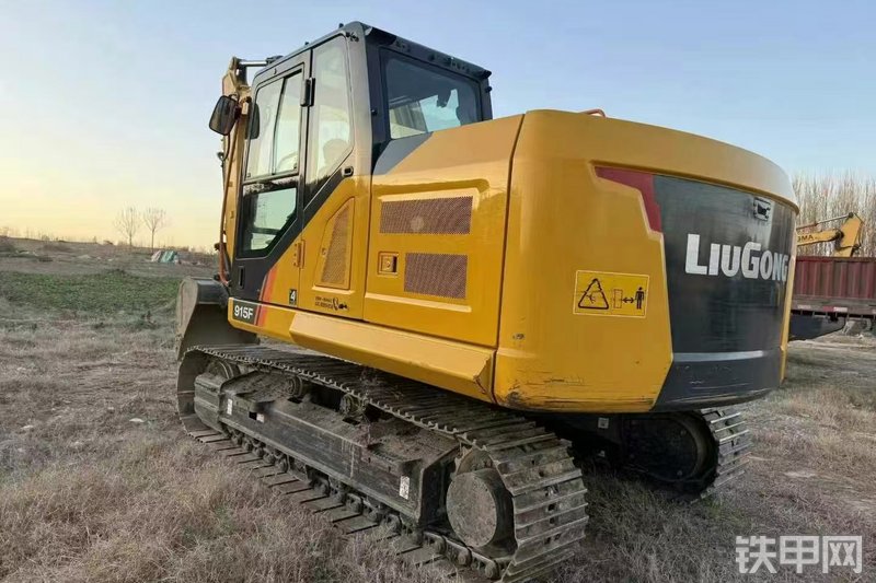 柳工915FG4挖掘机整机外观