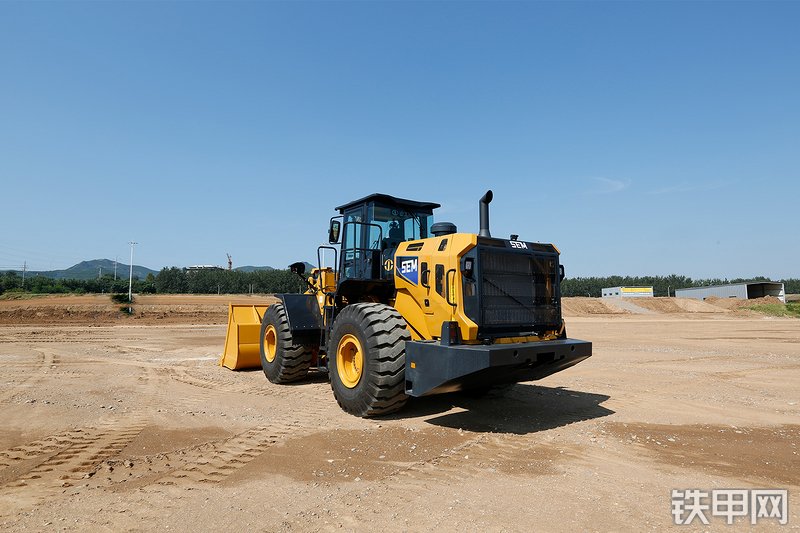 山工688G（国四）装载机整机外观