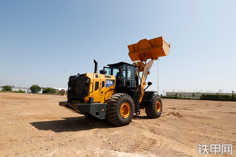 山工688G（国四）装载机整机外观