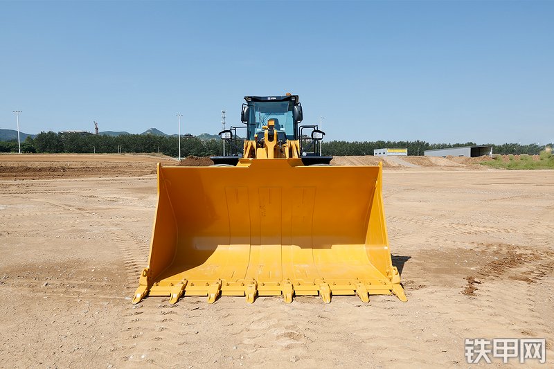 山工688G（国四）装载机整机外观