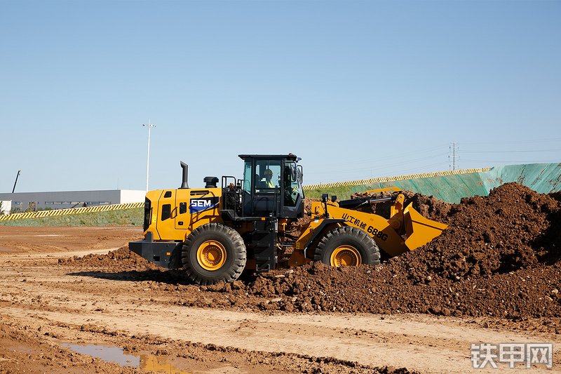 山工688G（国四）装载机整机外观