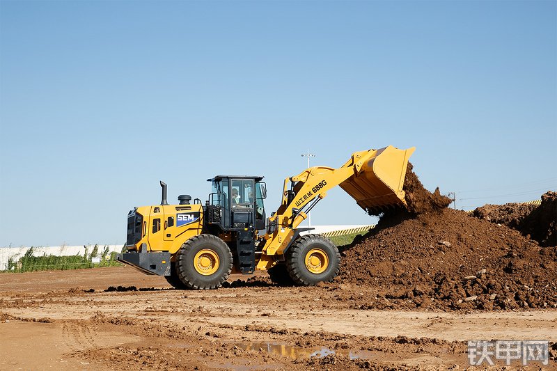 山工688G（国四）装载机整机外观