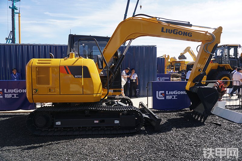 柳工CLG9075E挖掘机局部