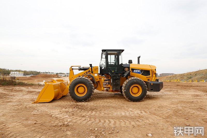 山工655G（国四）装载机整机外观