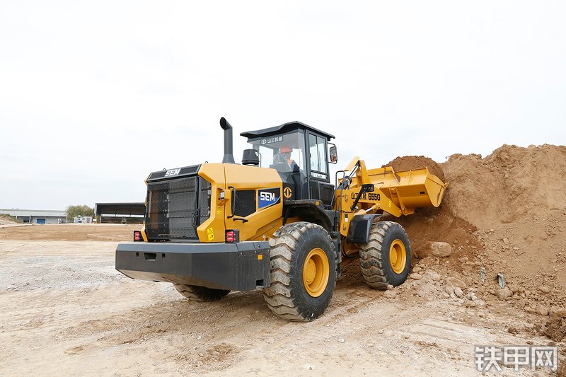 山工655G（国四）装载机整机外观