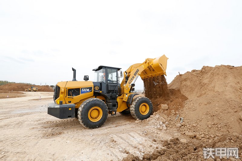 山工655G（国四）装载机整机外观