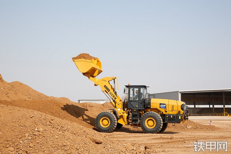 山工659G 电驱装载机装载机整机外观