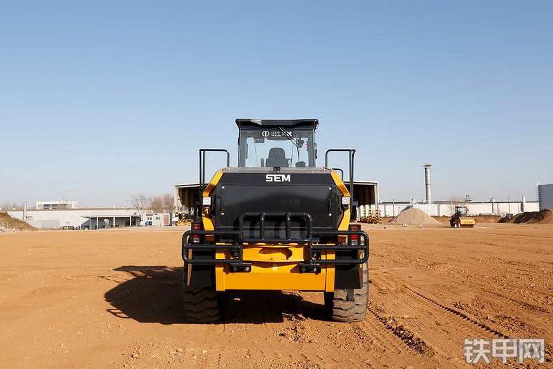 山工669G 电驱装载机装载机整机外观