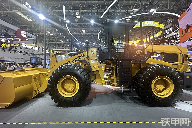 山工656G（国四）装载机整机外观