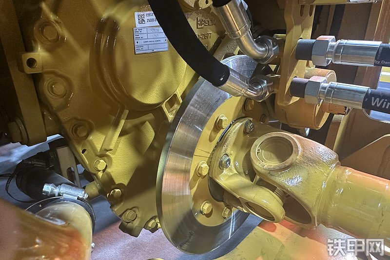 山工669G 电驱装载机装载机局部