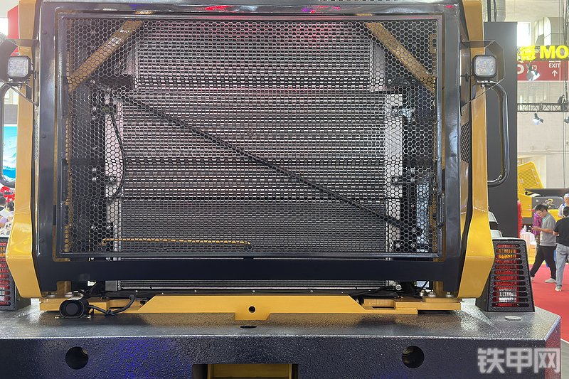 山工688G（国四）装载机局部