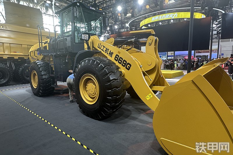 山工669G 电驱装载机装载机整机外观