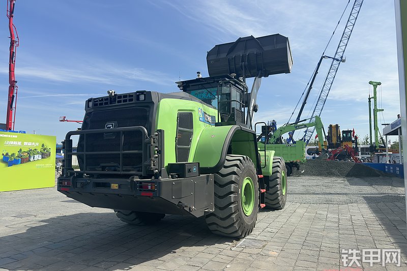 徐工XC988-EV装载机局部