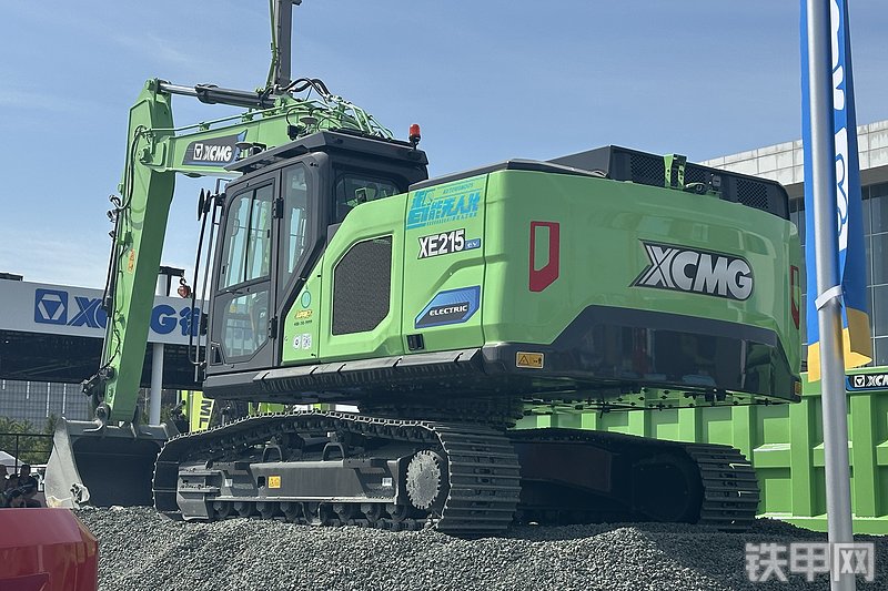 徐工XE215E挖掘机整机外观