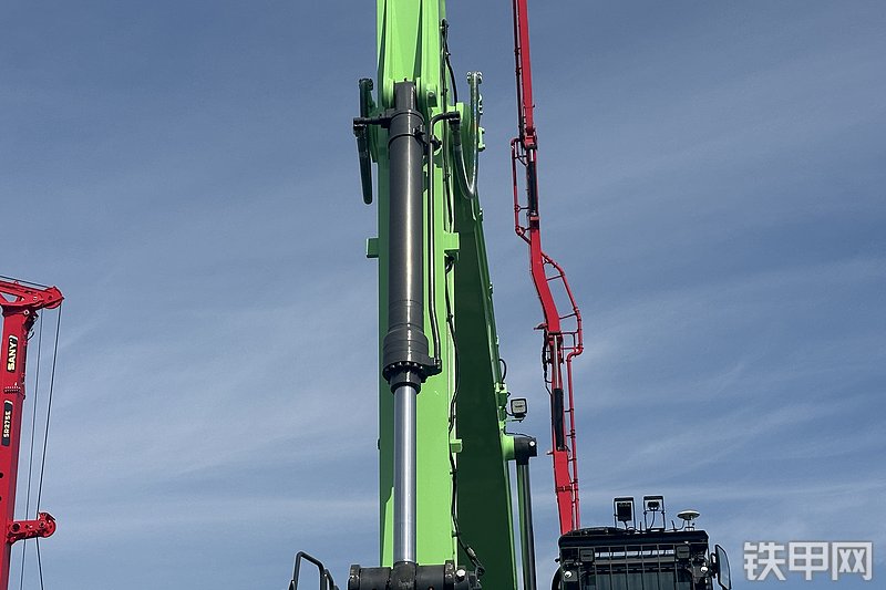 徐工XE215E挖掘机局部