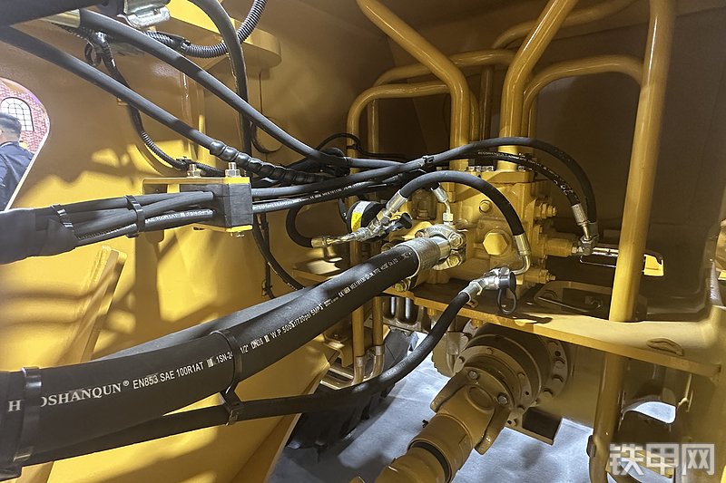 山工688G（国四）装载机局部