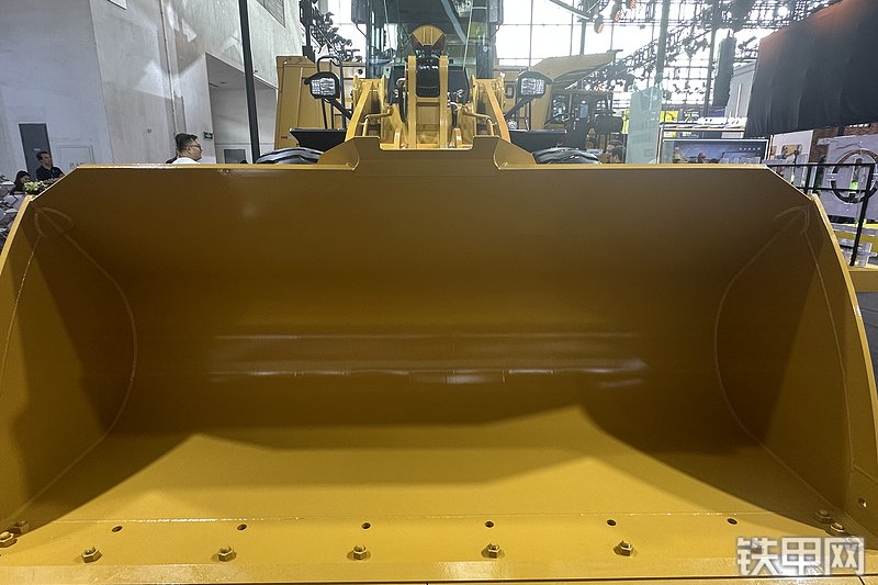 山工669G 电驱装载机装载机局部