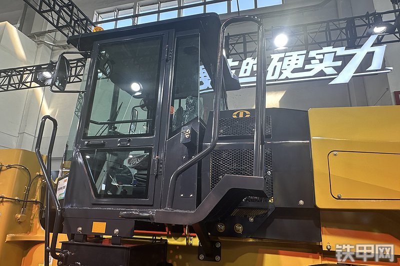 山工669G 电驱装载机装载机局部