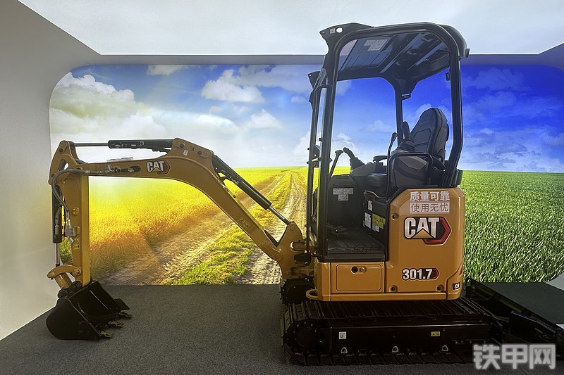 卡特彼勒CAT®301.7 CR 微型液压挖掘机整机外观