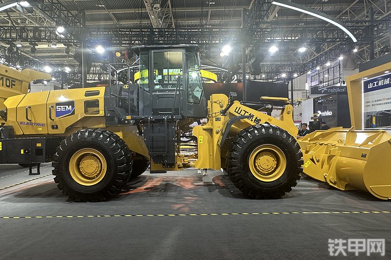 山工669G 电驱装载机装载机整机外观