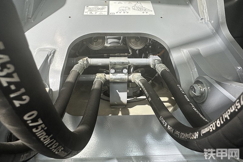 卡特彼勒新经典CAT®323 GX 液压挖掘机局部