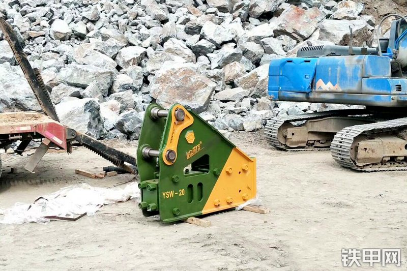 连港工兵破碎锤YSW-20破碎锤整机外观