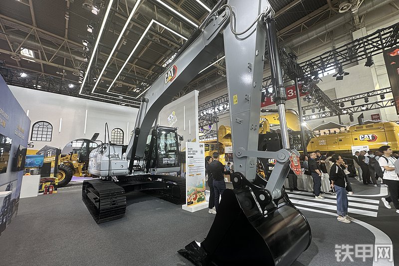 卡特彼勒新经典CAT®323 GX 液压挖掘机整机外观