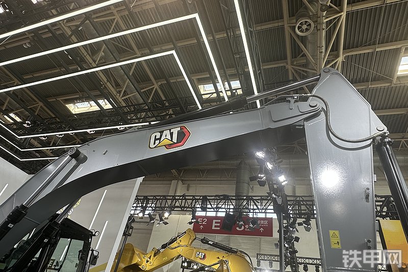 卡特彼勒新经典CAT®323 GX 液压挖掘机局部