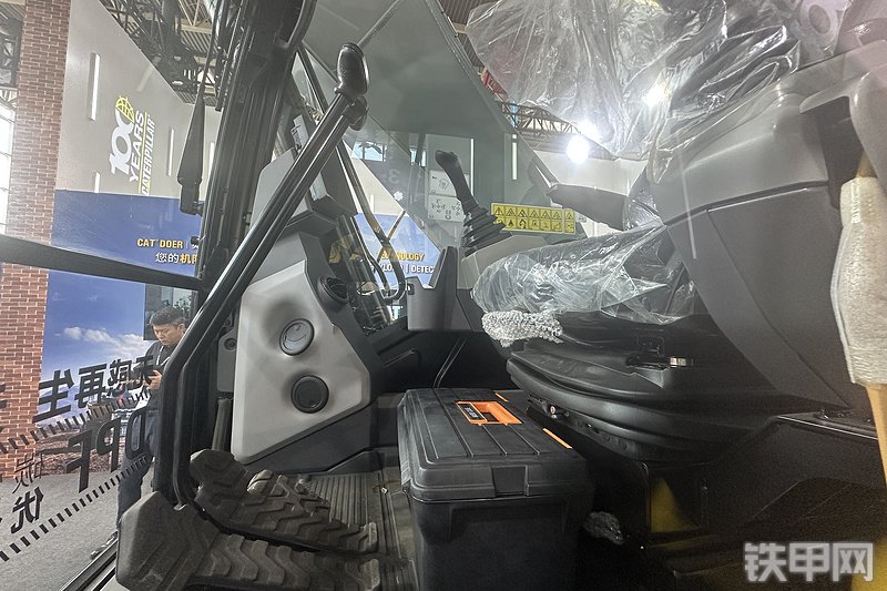 卡特彼勒新经典CAT®323 GX 液压挖掘机局部