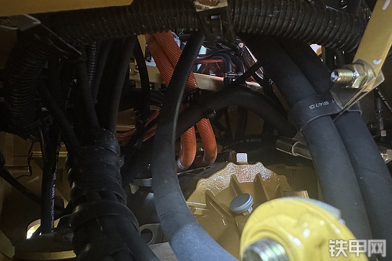 山工669G 电驱装载机装载机局部