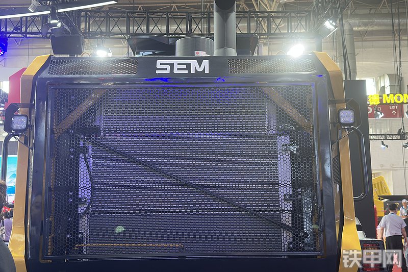 山工688G（国四）装载机局部