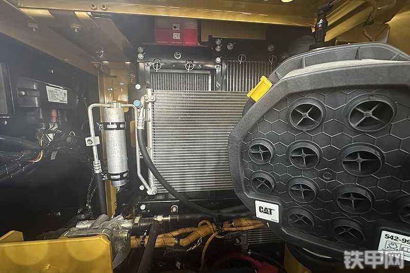 卡特彼勒新一代CAT®313 GC 液压挖掘机局部