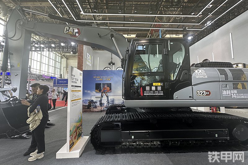 卡特彼勒新经典CAT®323 GX 液压挖掘机整机外观