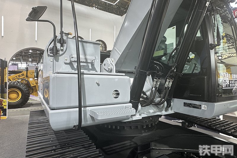 卡特彼勒新经典CAT®323 GX 液压挖掘机局部