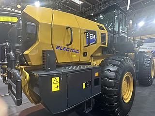 山工669G 电驱装载机装载机局部