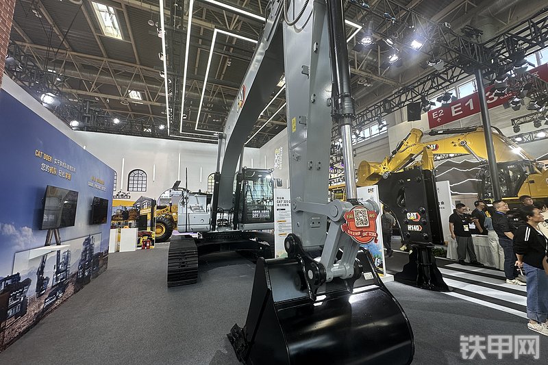 卡特彼勒新经典CAT®323 GX 液压挖掘机整机外观